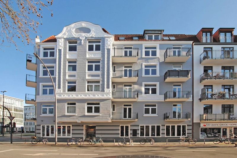 Winterhude: Stilvolle Gründerzeit-Wohnung mit Wohnküche und saniertem Balkon
